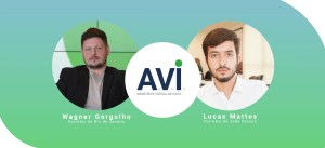 Imagem dos corretores Wagner Gorgulho e Lucas Mattos apresentando o Assistente Virtual da Icatu (AVI) em um contexto de inovação e tecnologia.